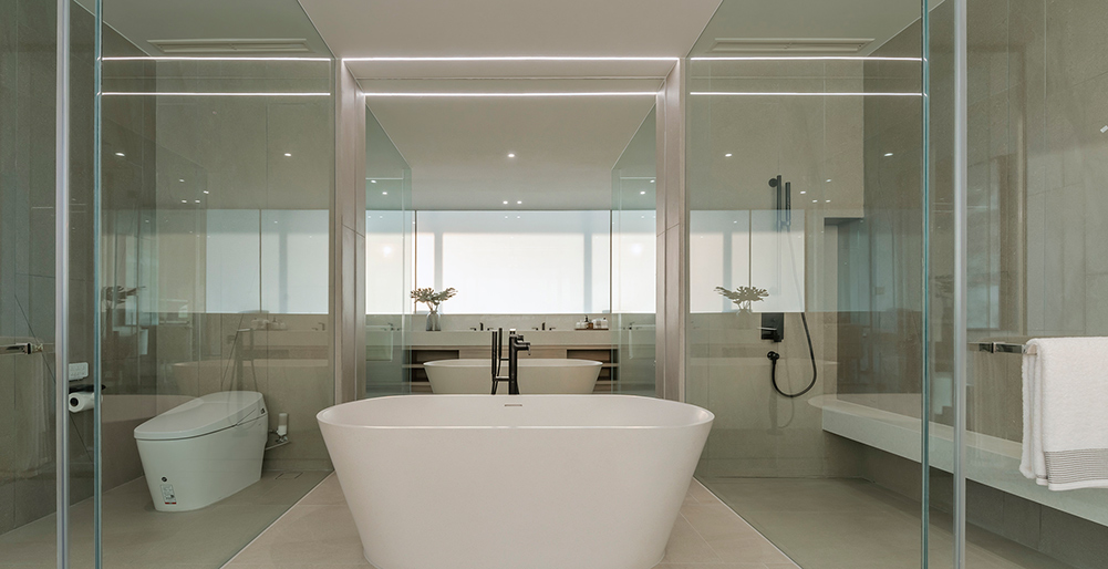 Veyla - Sea Villa - Glass panelled bathroom